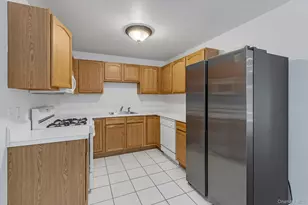 911 Altessa Blvd, Melville, NY 11747 - Photo 5