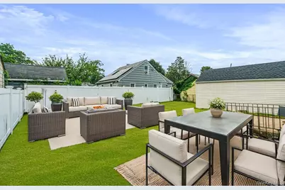 325 Pennsylvania Avenue, Roosevelt, NY 11575 - Photo 25