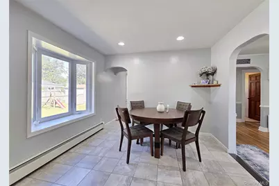 945 Benedict Street, Bohemia, NY 11716 - Photo 5