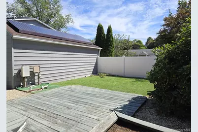 945 Benedict Street, Bohemia, NY 11716 - Photo 27