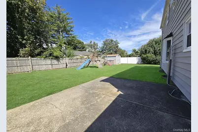 945 Benedict Street, Bohemia, NY 11716 - Photo 25