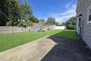 945 Benedict St, Bohemia, NY 11716 - Photo 25