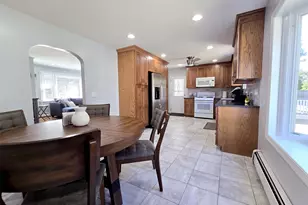 945 Benedict St, Bohemia, NY 11716 - Photo 3