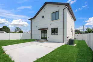 10 Locust St, Hicksville, NY 11801 - Photo 25