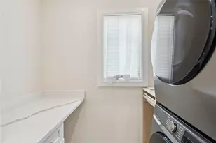 10 Locust St, Hicksville, NY 11801 - Photo 23