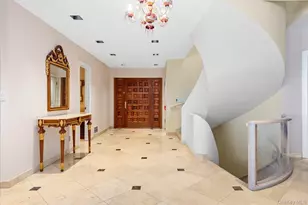 512 E Shore Rd, Great Neck, NY 11024 - Photo 9