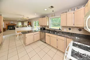 14 Roble Rd, Suffern, NY 10901 - Photo 9