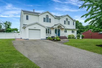 39 Aron Drive, Bohemia, NY 11716 - Photo 3