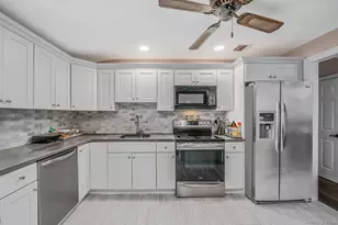 39 Aron Dr, Bohemia, NY 11716 - Photo 7