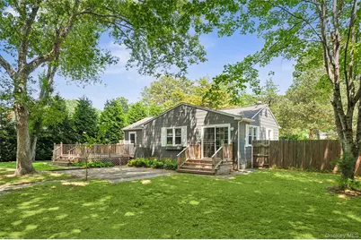 4 E End Avenue, East Quogue, NY 11942 - Photo 1