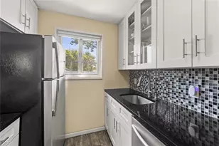 220-06 Stronghurst Ave, Queens Village, NY 11427 - Photo 13