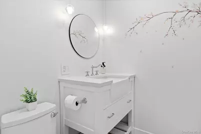 1 Dolphin Way, Riverhead, NY 11901 - Photo 9