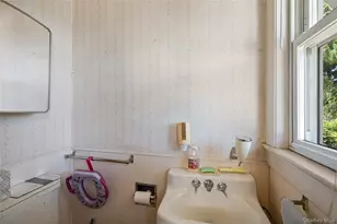 107 Melrose Ave, East Rockaway, NY 11518 - Photo 15