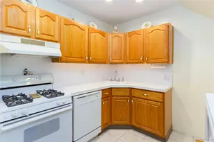 150-50 15th Dr, Whitestone, NY 11357 - Photo 3