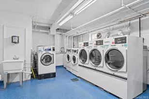 77 Edwards St, Roslyn Heights, NY 11577 - Photo 15