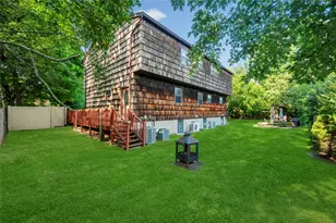 10 Woodbury Ct, Hicksville, NY 11801 - Photo 11