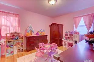 10 Woodbury Ct, Hicksville, NY 11801 - Photo 9