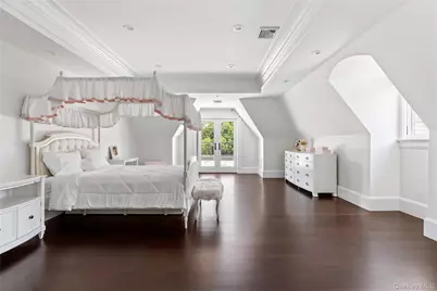 9 Hicks Lane, Sands Point, NY 11050 - Photo 35