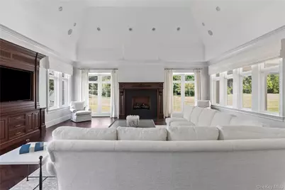 9 Hicks Lane, Sands Point, NY 11050 - Photo 19