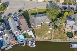 2436 Hempstead Ln, Wantagh, NY 11793 - Photo 37