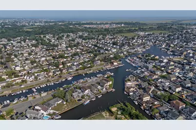 2436 Hempstead Lane, Wantagh, NY 11793 - Photo 49