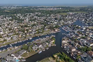 2436 Hempstead Ln, Wantagh, NY 11793 - Photo 49