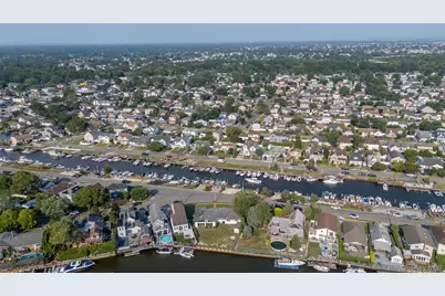 2436 Hempstead Lane, Wantagh, NY 11793 - Photo 43