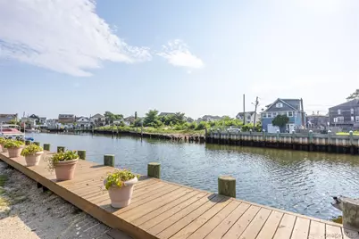 2436 Hempstead Lane, Wantagh, NY 11793 - Photo 33