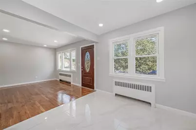 594 Fenworth Boulevard, Franklin Square, NY 11010 - Photo 5