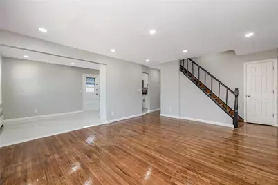 594 Fenworth Boulevard, Franklin Square, NY 11010 - Photo 9