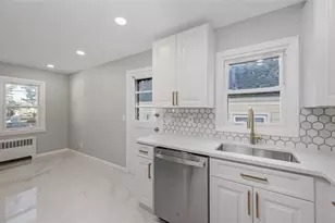 594 Fenworth Blvd, Franklin Square, NY 11010 - Photo 7