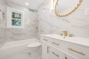 18 Maple Pl, Huntington, NY 11743 - Photo 13