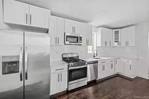 916 Clarence Ave, Bronx, NY 10465 - Photo 15