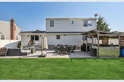 223 N Beech Street, Massapequa, NY 11758 - Photo 41