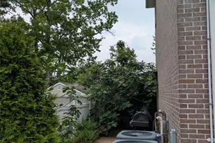 15 Lenzie St, New York, NY 10312 - Photo 17