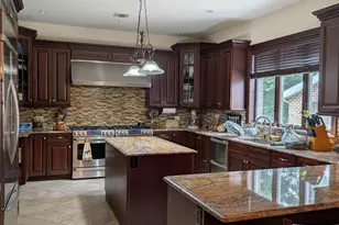 15 Lenzie St, New York, NY 10312 - Photo 7