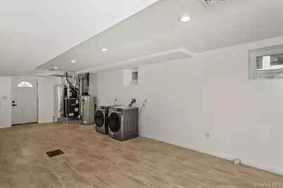 664 Clinton Avenue, Uniondale, NY 11553 - Photo 29