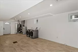 664 Clinton Ave, Uniondale, NY 11553 - Photo 29