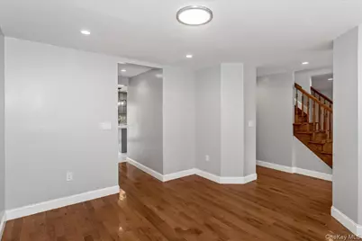 664 Clinton Avenue, Uniondale, NY 11553 - Photo 17