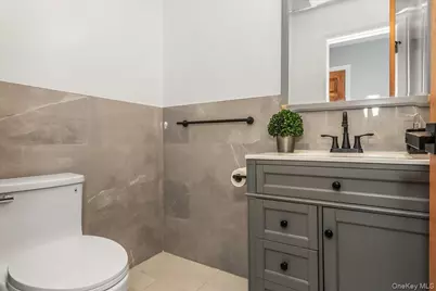 664 Clinton Avenue, Uniondale, NY 11553 - Photo 19