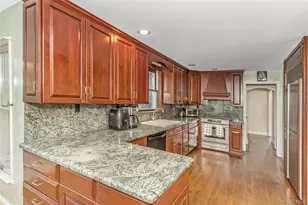 45 Orchard Meadow Rd, East Williston, NY 11596 - Photo 7