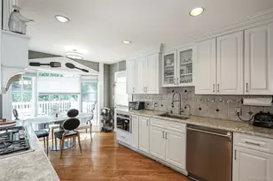 64 Hamilton Dr, Roslyn, NY 11576 - Photo 13