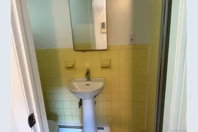 55 Hickory Road #2nd Floor, Port Washington, NY 11050 - Photo 9