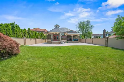 264-11 60th Avenue, Little Neck, NY 11362 - Photo 37