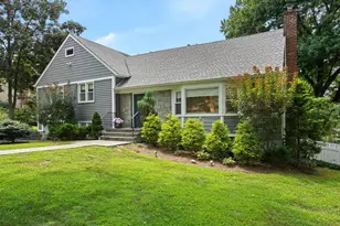 43 Amherst Dr, New Rochelle, NY 10804 - Photo 47