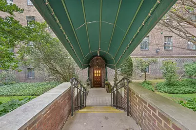 160 Middle Neck Road #2 C, Great Neck, NY 11021 - Photo 3