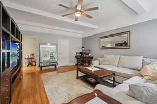 160 Middle Neck Rd, Great Neck, NY 11021 - Photo 9