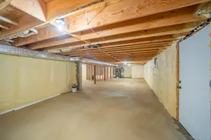 770 Cedar St, Syosset, NY 11791 - Photo 33