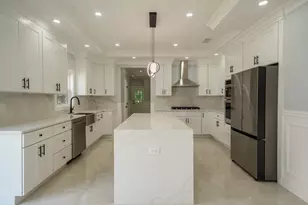 17 Park Dr E, Syosset, NY 11791 - Photo 9