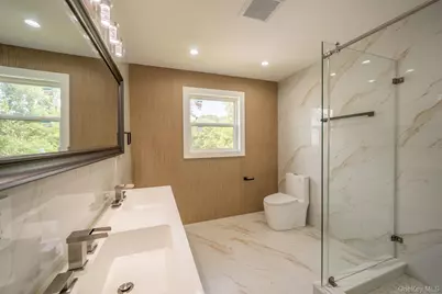 17 Park Drive East, Syosset, NY 11791 - Photo 29